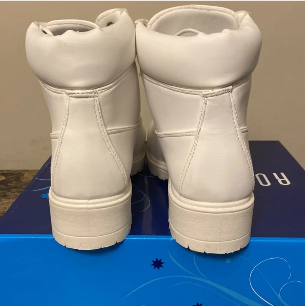 Winter Boot - Picture 4 of 9